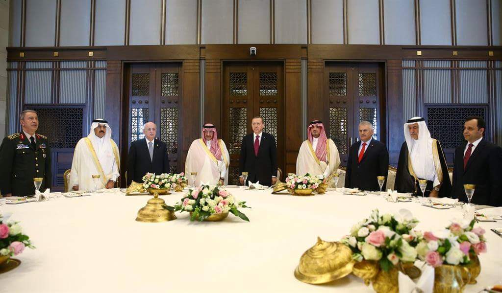 بالصور.. الرئيس التركي يقيم مأدبة غداء تكريما لولي العهد