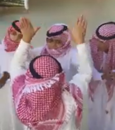 بالفيديو.. طلاب يؤدون &#8220;الدحة&#8221; احتفالاً باليوم الوطني