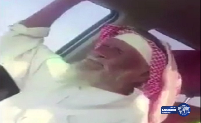 بالفيديو .. رجل كبير بالسن تركوه عياله في البر بلا مأوى