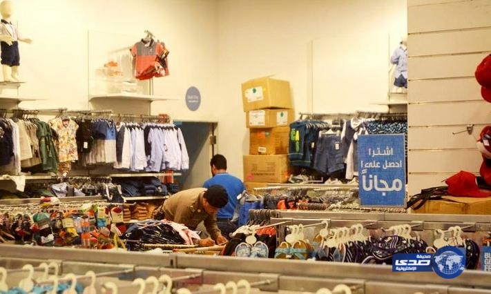 بالصور.. اندلاع حريق بمجمع تجاري بالجوف