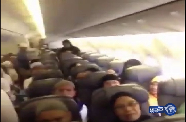 بالفيديو.. لحظات قلق ركاب طائرة &#8220;السعودية&#8221; أثناء حجزها احترازيا في مطار مانيلا