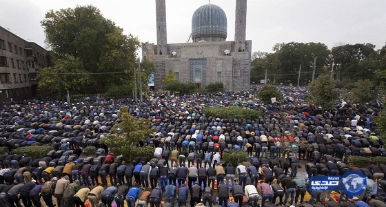 بالصور.. المسلمون حول العالم يؤدون صلاة العيد وينحرون الأضاحي