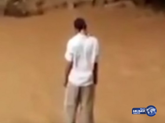 فيديو صادم لمغربي ينتحر شنقاً