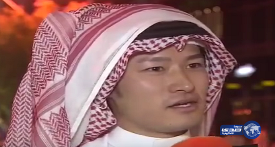بالفيديو : &#8220;ياباني&#8221; يحتفي باليوم الوطني بإرتداء الزى السعودي ويهنئ المواطنين
