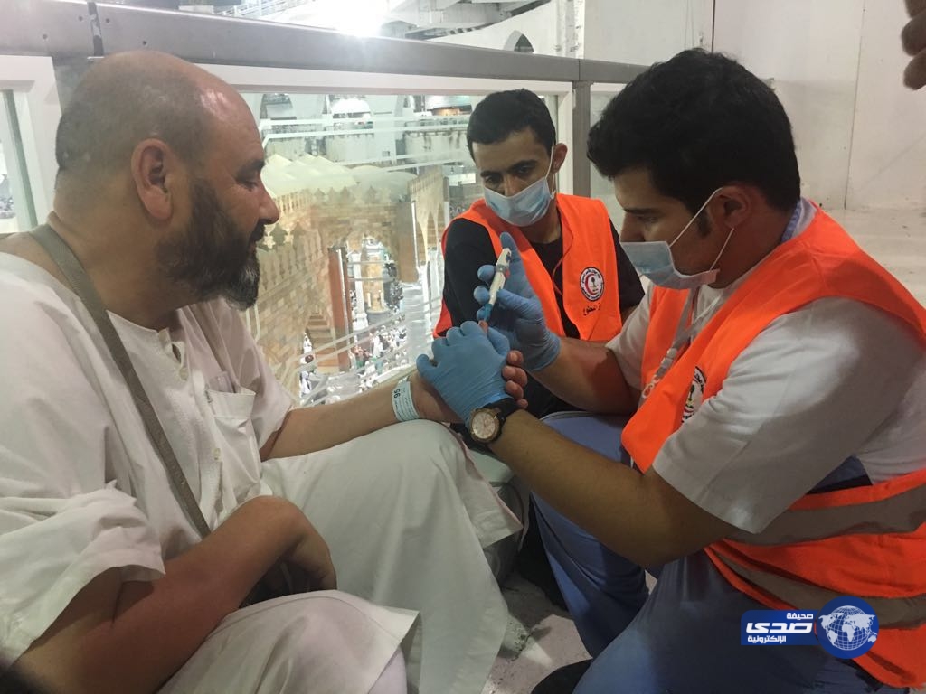 بالصور.. 40 متطوع بالهلال الأحمر بـ&#8221;الباحة&#8221; يشاركون في خدمة الحجاج