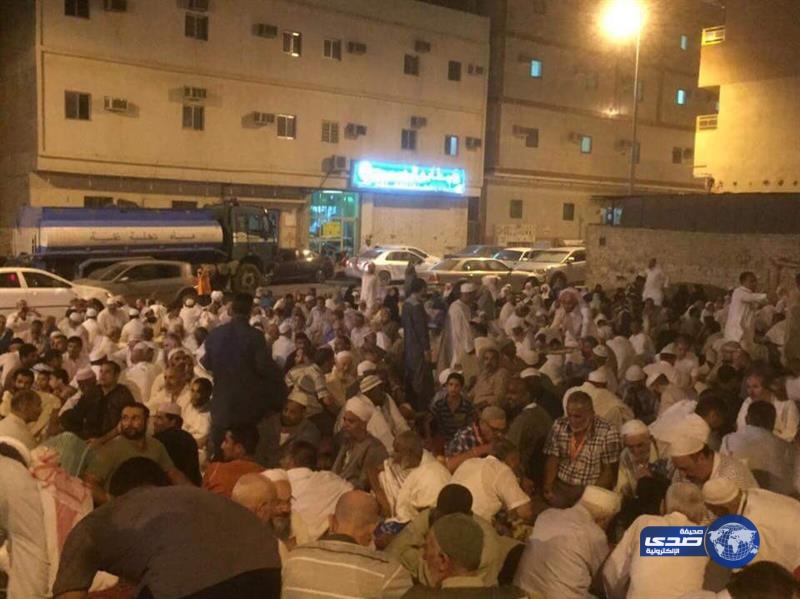 بالصور.. أهالي حي المعابدة بمكة يقيمون وليمة عشاء على شرف ضيوف الرحمن