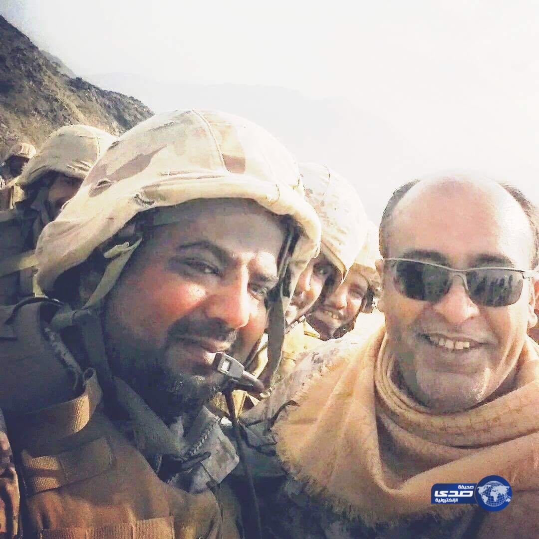 المؤيشير والسبر يصليان على الشهيد العواجي.. وابنه يضع آخر قبلة له بالإسعاف