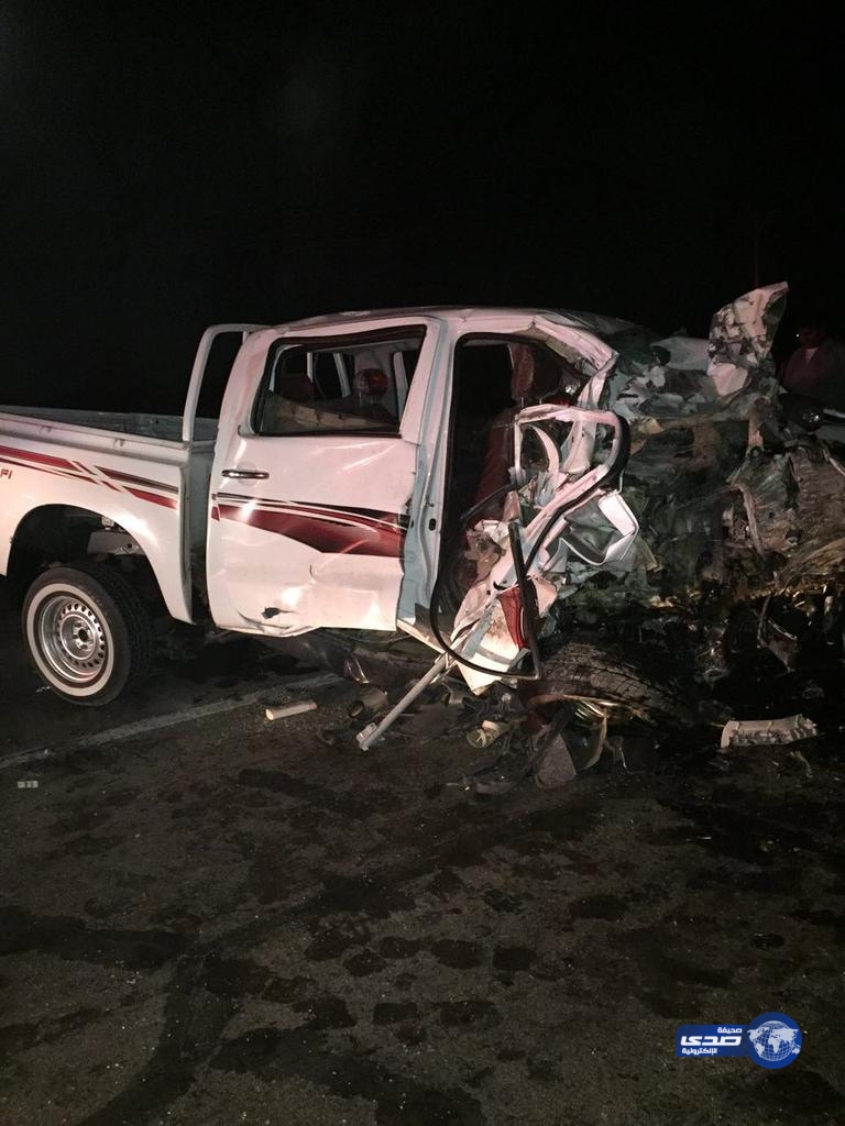 بالصور.. مصرع وإصابة 9  أشخاص في حادث تصادم بالقصيم