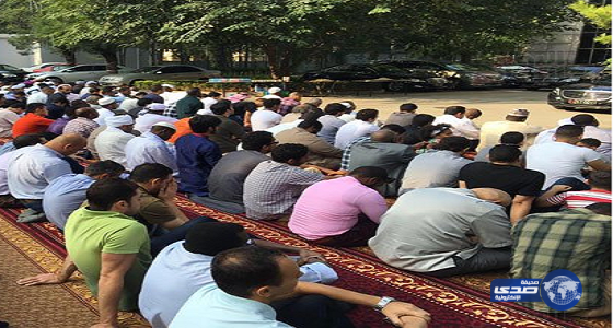 بالصور : مئات المسلمين فى بكين يؤدون صلاة عيد الأضحى
