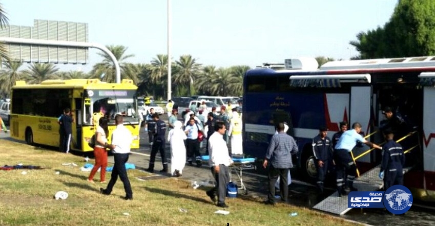 حادث تصادم بين 3 حافلات يصيب 47 شخصاً في الإمارات