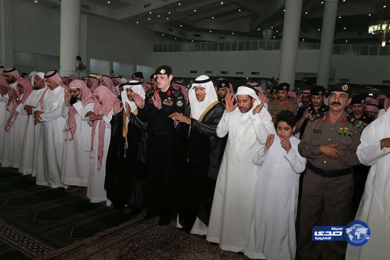 وكيل إمارة المنطقة الشرقية يؤدي صلاة الميت علي شهيد الواجب “القبي”