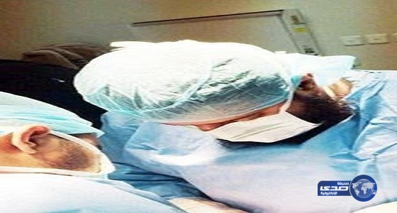 جراح سعودي ينقذ حياة شاب تعرض لطعنات نافذة