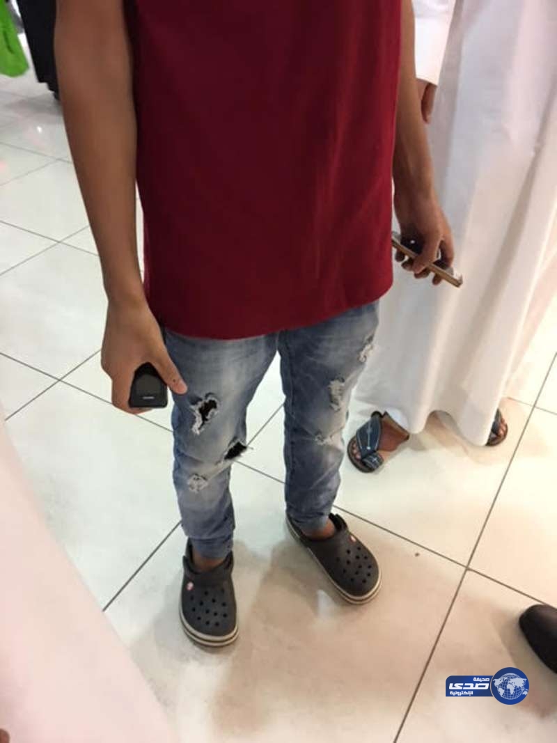 بعد توقف الحملات…انتشار الملابس الخادشة للحياء و ربطات الشعر مجددا بمولات مكة