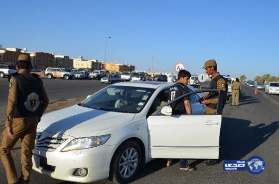 شرطة جدة تضبط وافدين بحوزتهما 21 تصريح حج مزوراً