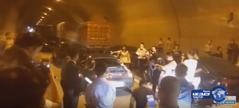 بالفيديو .. عروسان صينيان يعقدان قرانهما داخل نفق