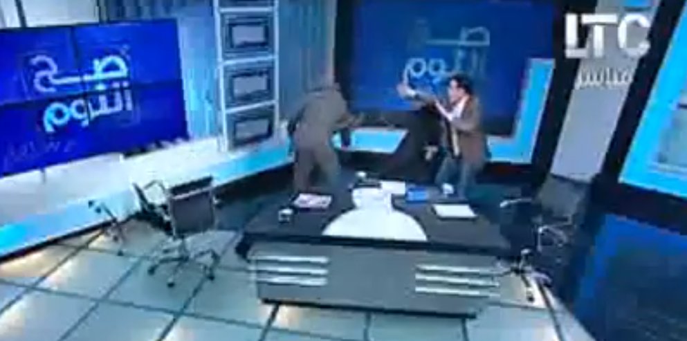بالفيديو.. محامي مصري يضرب مفتى أستراليا على الهواء