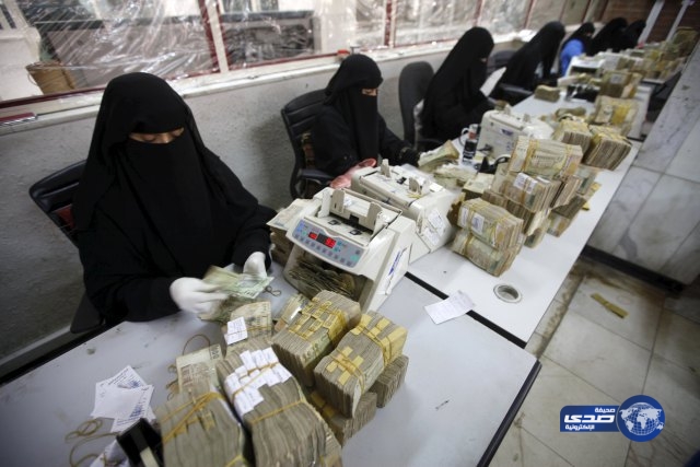 &#8220;مهنة فى زمن الحرب&#8221;.. تجارة اليمنيين فى النقود التالفة بعد إصلاحها