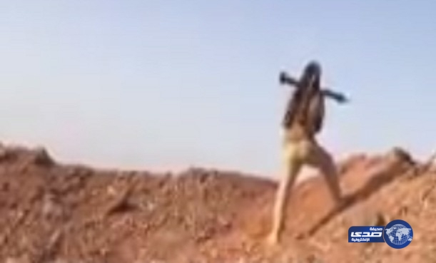 بالفيديو : جنود الحد الجنوبى يقذفون ميليشيات الحوثى والمخلوع بقذيفة “ار بى جى”
