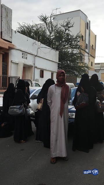 الدوريات السرية بمحافظة خميس تضبط شبكة توزع “مجهولات” للعمل بالمنازل