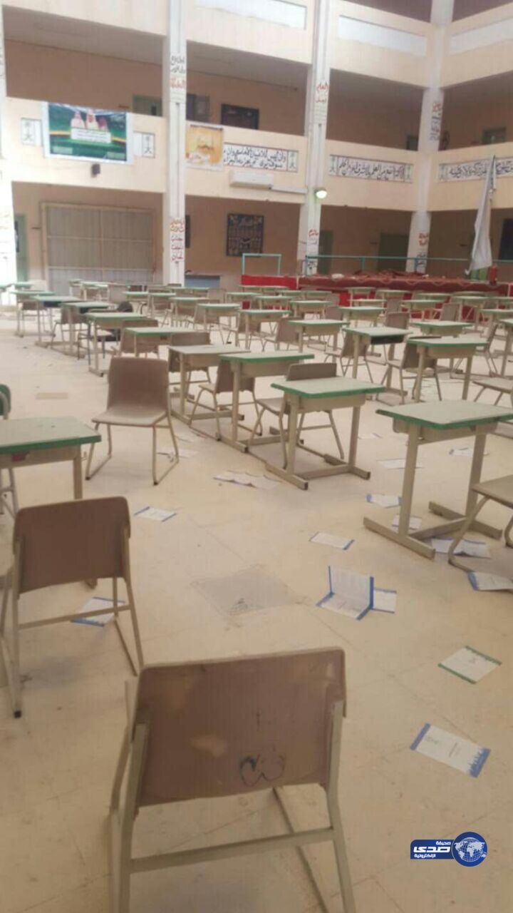 بالصور طلاب ابتدائية ومتوسطة ظلم يتفاجئون بغياب النظافة والصيانة بالفصول