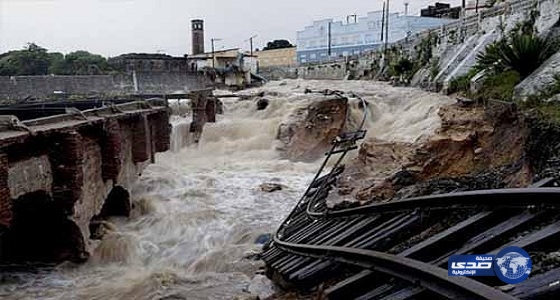 وفاة 11 شخصا جراء انهيارات أرضية وفيضانات في إندونيسيا