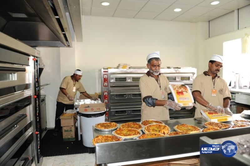 توفير المواد الغذائية للحجاج عبر أكثر من 600 مبسط بمشعر منى