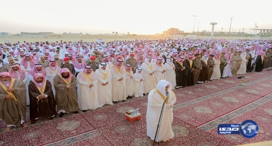 أمير القصيم يؤدي صلاة العيد بالمصلى الشمالي في بريدة