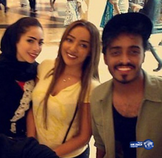 سيلفي طارق الحربي مع دارين البايض والفنانه جميله…