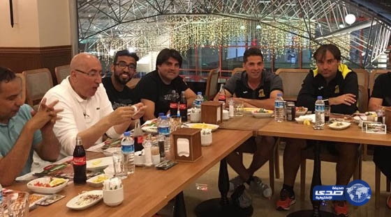 رئيس الاتحاد يقيم حفل عشاء للاعبي الفريق