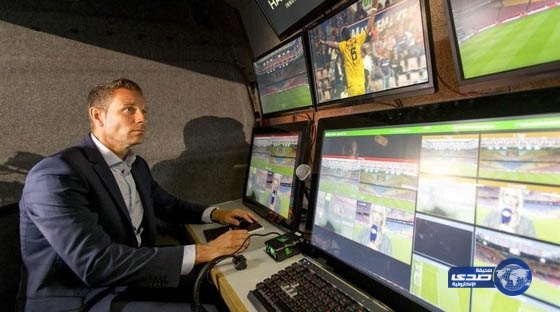 “حكم الفيديو المساعد” يتسبب بطرد لاعب في هولندا