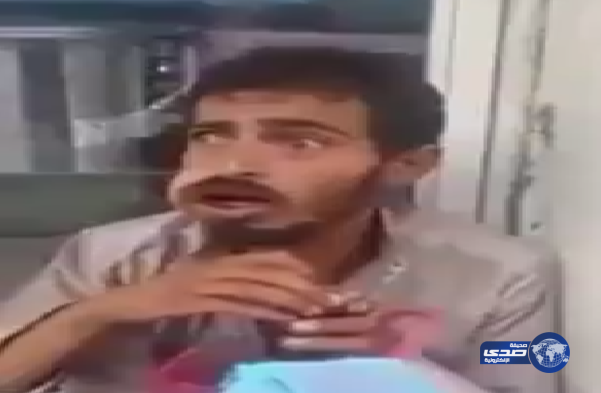 بالفيديو .. يمني يقرأ القرآن بصوت شجي ويُقال أنه مجنون !