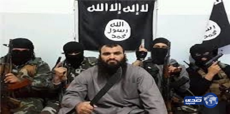 بالفيديو&#8230;داعشي يدرب طفلته علي القتال وحمل الرشاش