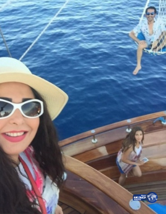 الفنانة المصرية صابرين تثير الجدل بعد خلع الحجاب!..