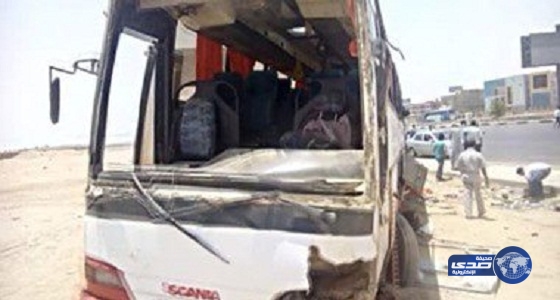 مصر.. مصرع 22 في حادث تصادم سيارة نقل بأتوبيس في الوادي الجديد
