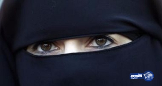 فرنسيون ينزعون حجاب كويتية وابنتها فى باريس