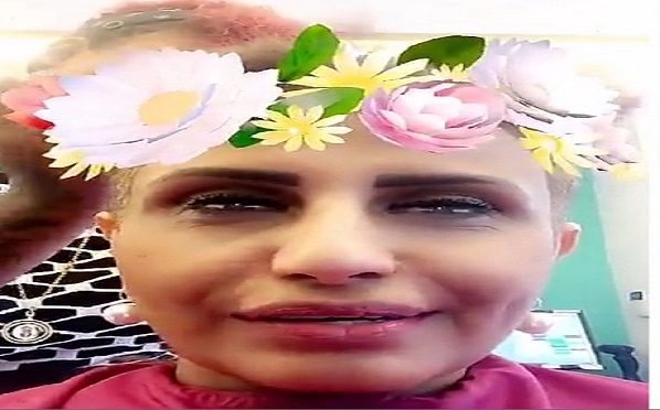 إعلامية تتبرع بـ&#8221;شعرها&#8221; لصالح مصابات سرطان الثدى