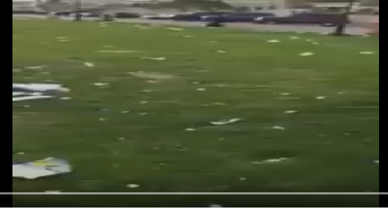 بالفيديو .. مواطن يوثق رمي النفايات في حديقة عامة بـ جدة