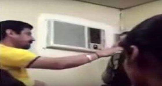 فيديو وحشي لمعلم هندي يضرب الطلاب ويصفع الطالبات