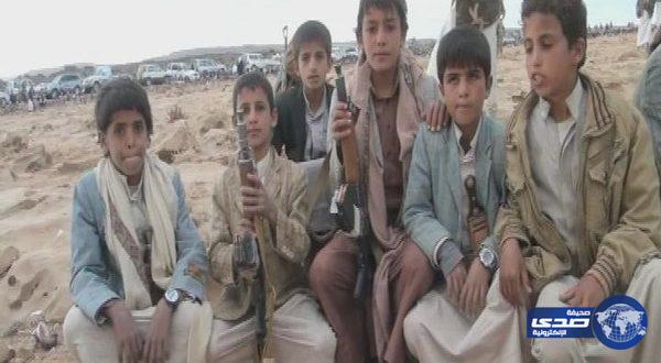 بـ”كيس قمح”.. ميليشيات الحوثي يجندون أطفال الأحياء النائية لحمل السلاح