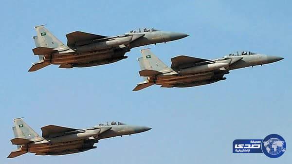 طائرات التحالف العربي تقصف مخزن للأسلحة شرق صنعاء