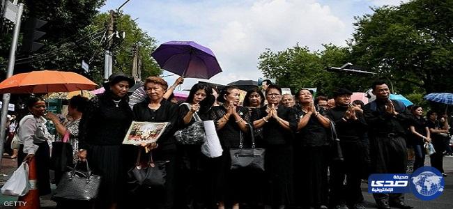 قلق فى تايلاند من نفاذ الملابس السوداء بعد وفاة الملك