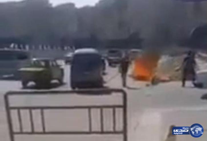 بالفيديو .. مجرم سرقات يشعل النار في نفسه بالإسكندرية