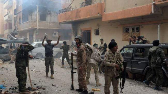 ليبيا : 18 قتيلًا حصيلة الاشتباكات بين القوات الحكومة و«داعش» في «سرت»