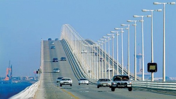 استمرار تطوير “جسر الملك فهد” بين المملكة والبحرين