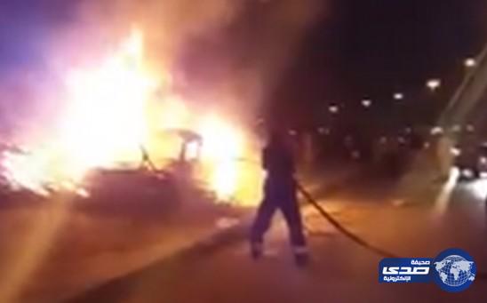 بالفيديو.. حادث تفحيط مروع يحرق شخصين داخل سيارتهما
