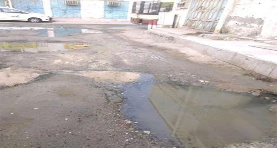 بالصور.. ابتدائية في جدة محاصرة بمياه الصرف الصحي منذ سبع سنوات