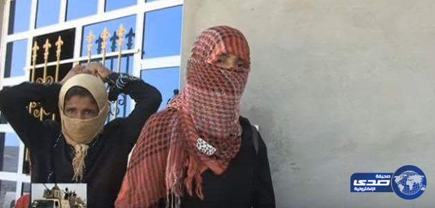 بالفيديو .. ضابط عراقي يتهم امرأة من قرى الموصل بإنتماء زوجها لداعش
