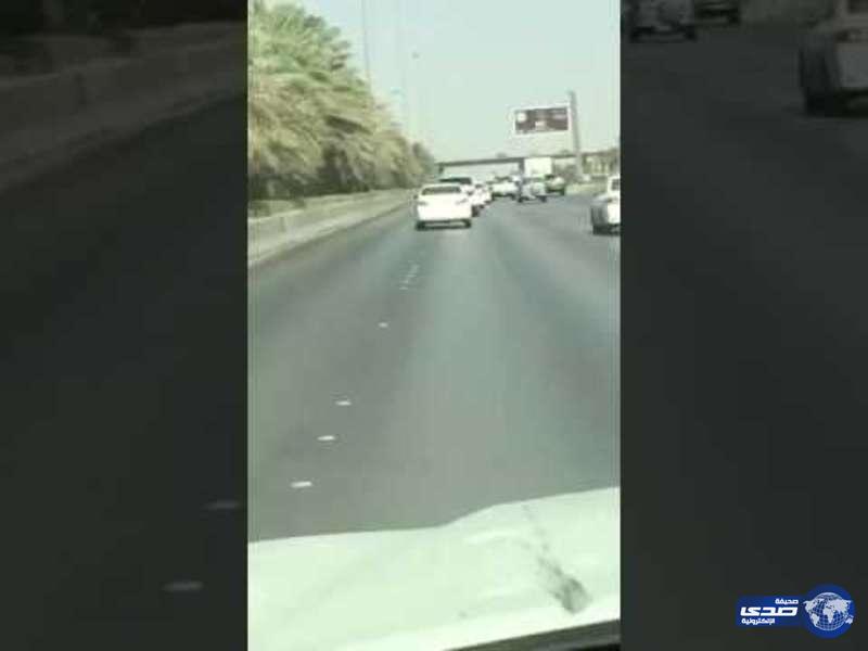 بالفيديو ..«مرور الرياض»: متسبب حادث الـ 3 سيارات شاب عشريني يعاني من صرع