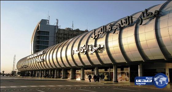 الأمن المصري يحبط تهريب 250 ألف دولار بحوزة راكب قادم من الرياض