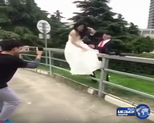 بالفيديو.. شاهد ماذا حدث لعروس صينية ليلة زفافها ورد فعل العريس